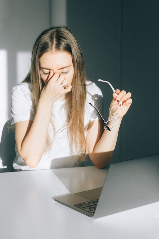 How to Protect Your Eyes During Screen Time: Simple and Effective Tips